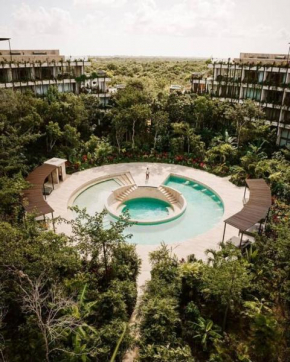 Cozy aparment pool view